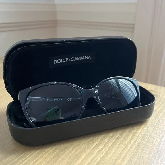 🇮🇹🐈‍⬛Dolce & Gabbana Women’s Sunglasses, Round Cat-Eye, with Original Case🐈‍⬛🇮🇹 - Picture 2 of 7